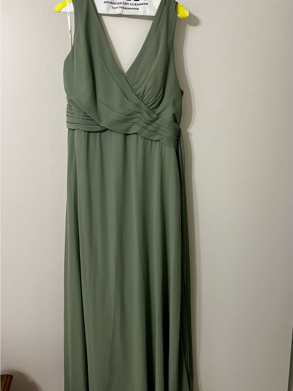 Elegant Olive Green V-Neck Wedding Dress